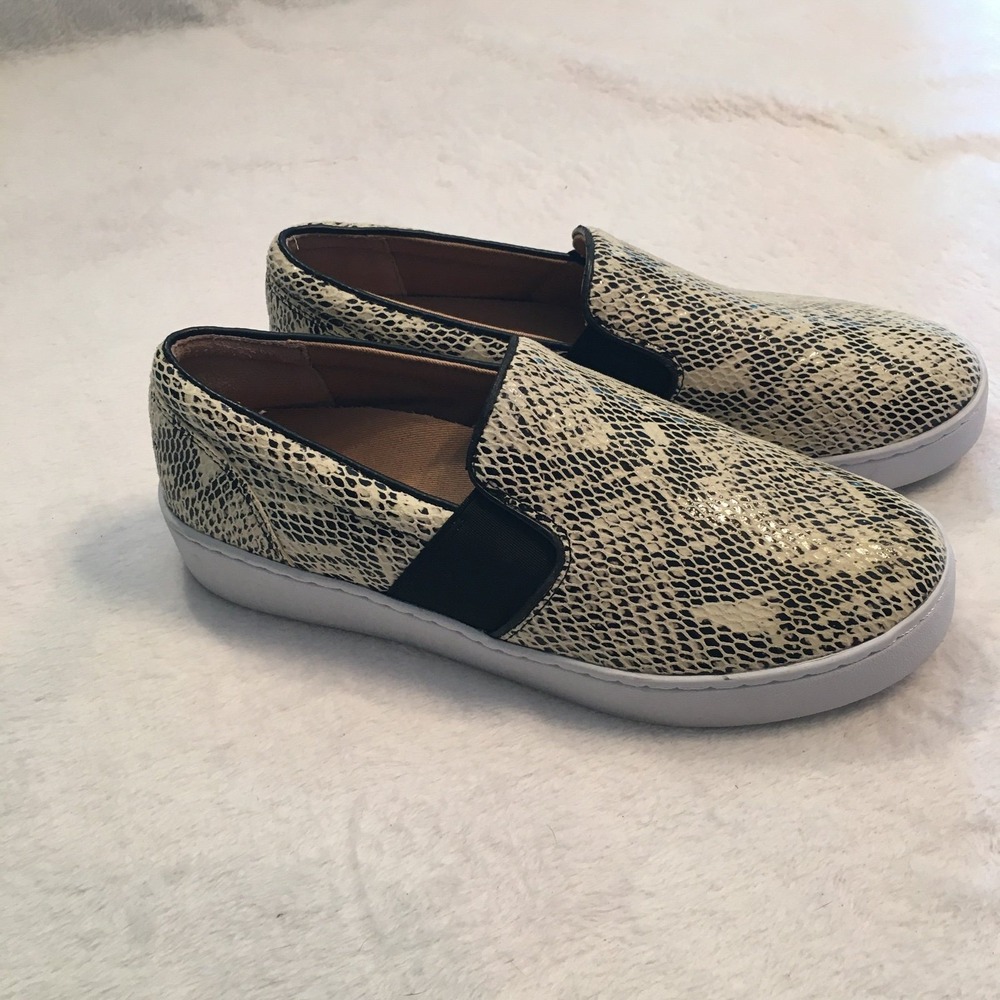 Vionic Demetra Sneakers Womens 6 Cream Black Good Snakeskin Slip On Orthotic